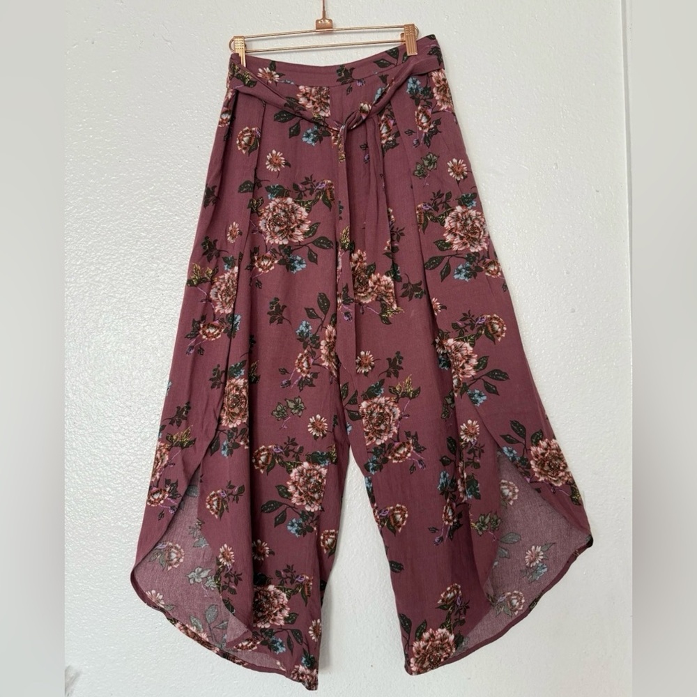 American Rag Burgundy Floral Pants Women’s Size M